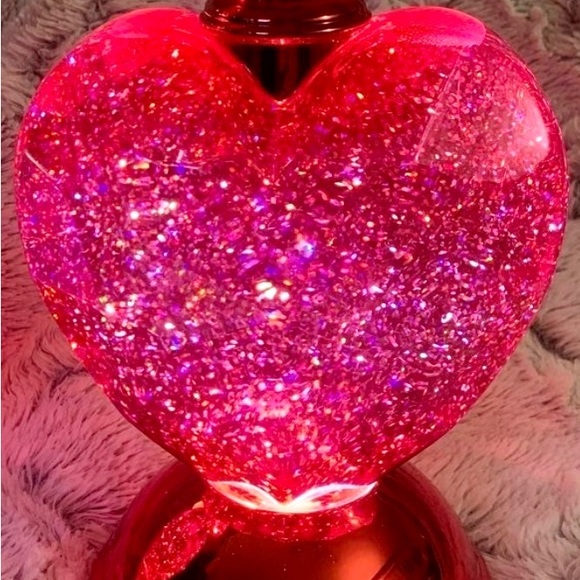 Bath & Body Works Water Globe HEART Pedestal - Picture 3 of 10